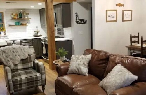 Pineola Cottage | Hidden Nest in Linville Landharbor. Only minutes from Grandfather Mountain