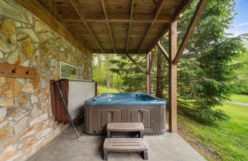 Fleetwood House | Hidden Serenity Hot Tub Fire Pit minutes from Boone