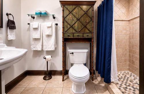 Tynecastle House | Hideaway Cottage Chateau DuMont
