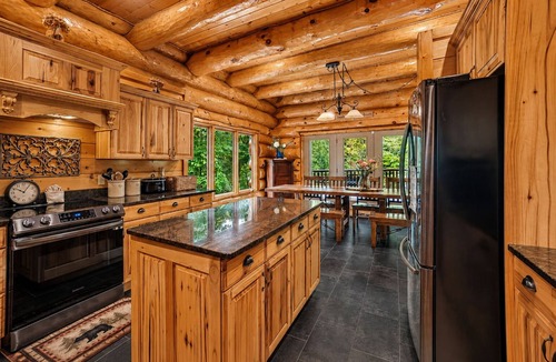 Pittman Center Cabin | Hideaway Lodge with Game Room & Hot Tub