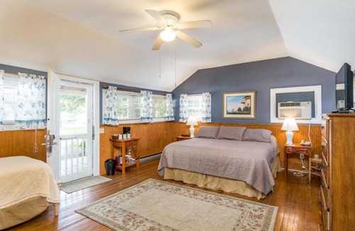 Flat Rock Hotel | Highland Lake Inn & Resort - Flat Rock