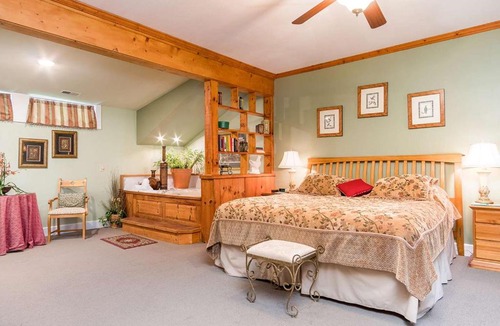 Flat Rock Hotel | Highland Lake Inn & Resort - Flat Rock
