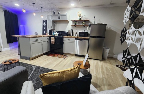 Huntington Apartment | Highly Rated for Cleanliness, quiet/cozy space near St Mary's