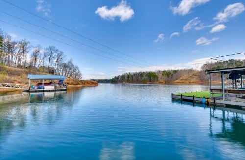 Seneca House | Hike & Fish: Lake Keowee Retreat w/Shared Dock!