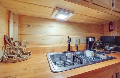 Mountain City Apartment | Hike, Fish, Sip & Ski: Quiet Apt in Mountain City