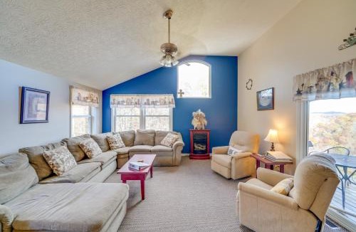 Rosedale House | Hike & Picnic at Group Getaway in Rosedale!