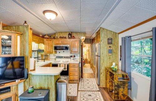 Newland House | Hike, Swim, Ski & More: Pet-Friendly Newland Home!