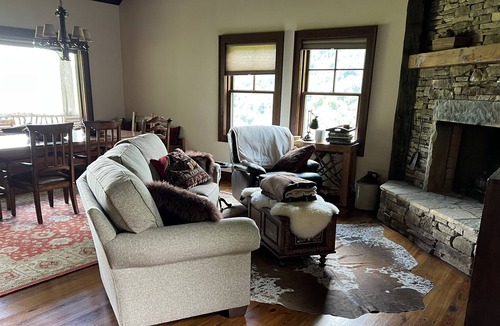 Clyde Cabin | Hiking enthusiasts looking for upscale accommodations and amazing views!