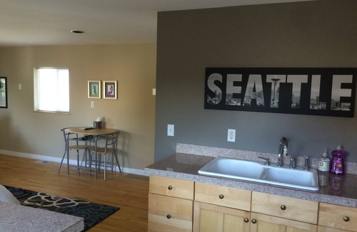 Queen Anne Apartment | Hill Top Flat with Parking