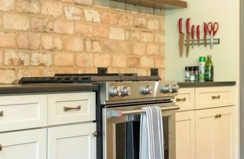Fairview Cottage | Hillside Haven | 3BR Retreat Sleeps 8
