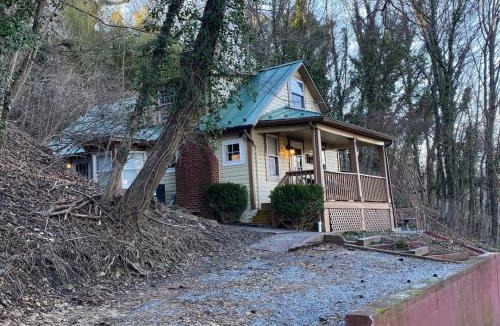 Harpers Ferry House | Hillside Hideaway in Lowertown Harpers Ferry