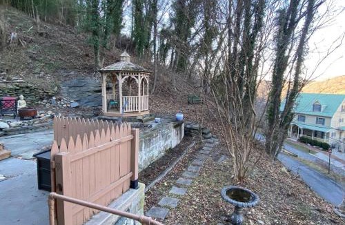Harpers Ferry House | Hillside Hideaway in Lowertown Harpers Ferry