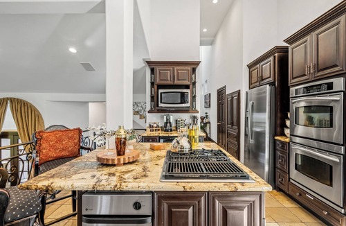 Los Angeles House | Hillside Retreat Near Universal Studios & Hollywood Sign
