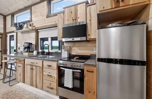 Augusta House | Hilltop Haven, hot tub- sauna - campfire area