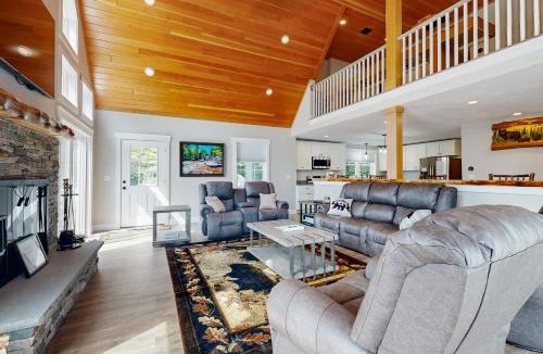 Intervale House | Hilltop Hideaway