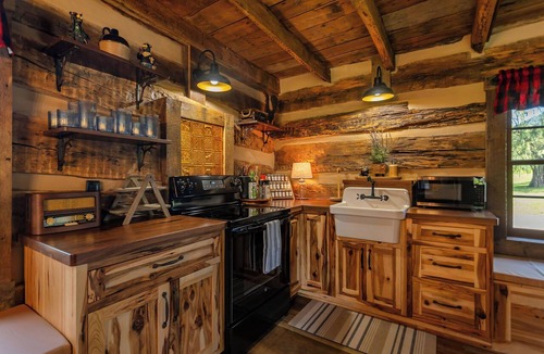 Fort Loudon Cabin | Historic 1774 Colonial Log Cabin in Bear Valley, Fort Loudon, PA