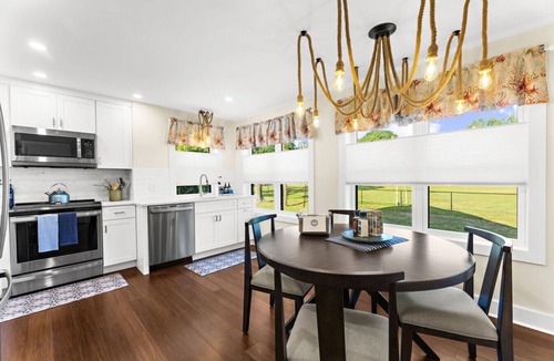 Stonington House | Historic 5BR, Dual Kitchens, Walk to Beach