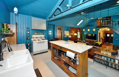 Harpers Ferry House | Historic Church Revival: 4BR & Gathering Rm + Lg Porch, Firepit, EV + 2 dogs OK