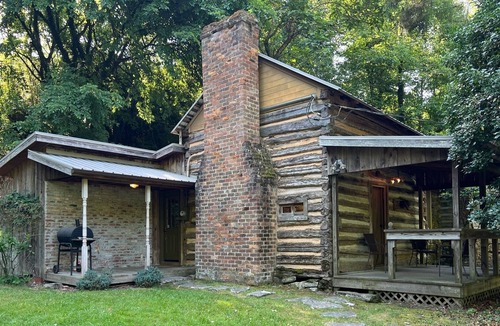 Johnson City Cabin | Historic Eclectic Cabin Near the Trophy Section of the Watauga River