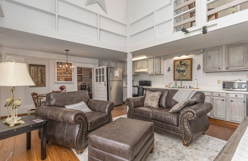 Rutherfordton House | Historic Farmhouse Guest Quarters