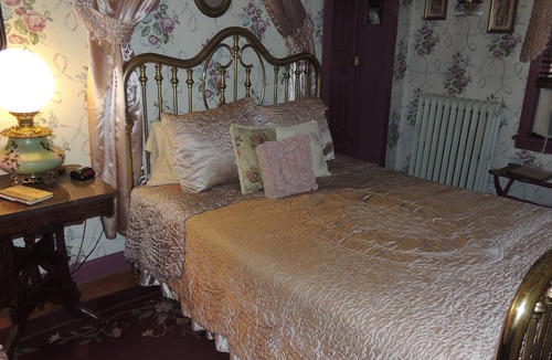 Gettysburg Hotel | Historic Farnsworth House Inn