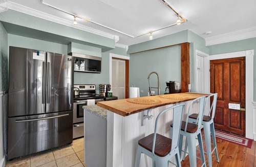 Harpers Ferry House | Historic High Street Retreat
