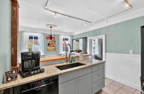 Harpers Ferry House | Historic High Street Retreat