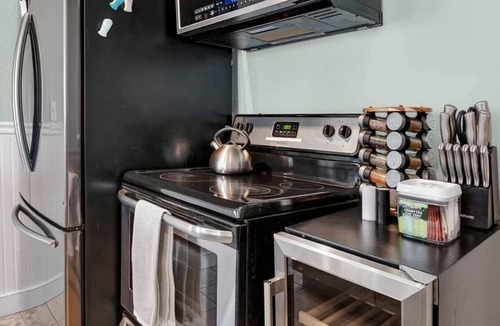 Harpers Ferry House | Historic High Street Retreat