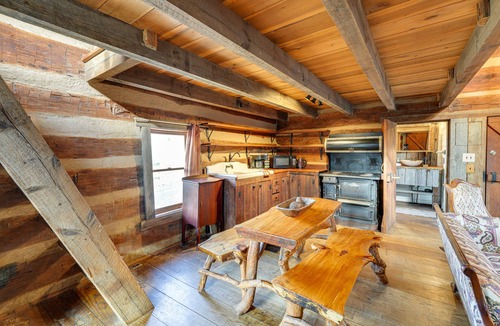 Jonesborough Cabin | Historic Jonesborough Cabin w/Fire Pit & Grill!