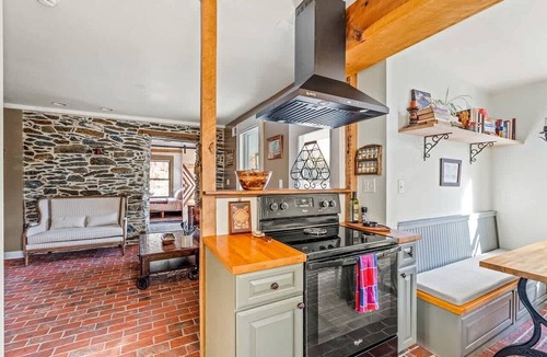 Bolivar Cottage | Historic Stone Cottage with Hot Tub and Hammock, Minutes from Downtown Harpers Ferry, West Virginia