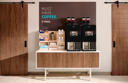 Madison Hotel | Holiday Inn Express Hotel & Suites Madison by IHG