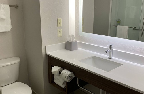 Weston Hotel | Holiday Inn Express Hotel & Suites Weston by IHG