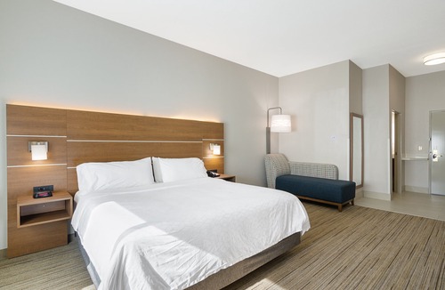 Weston Hotel | Holiday Inn Express Hotel & Suites Weston by IHG