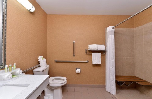 Blue Ash Hotel | Holiday Inn Express Hotel & Suites Cincinnati-Blue Ash by IHG