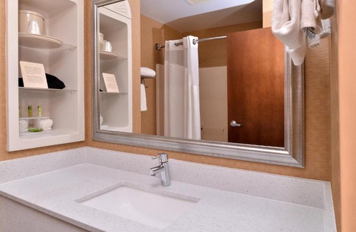 Blue Ash Hotel | Holiday Inn Express Hotel & Suites Cincinnati-Blue Ash by IHG