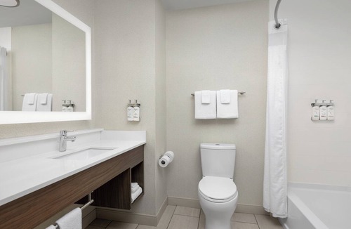 Knoxville Hotel | Holiday Inn Express Knoxville-Strawberry Plains by IHG