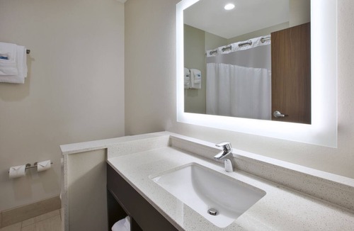 Parkersburg Hotel | Holiday Inn Express & Suites Parkersburg East by IHG