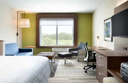 La Grange Hotel | Holiday Inn Express & Suites - La Grange by IHG