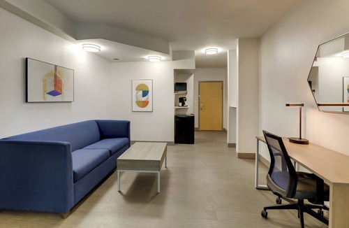 Richmond Hotel | Holiday Inn Express & Suites Richmond by IHG