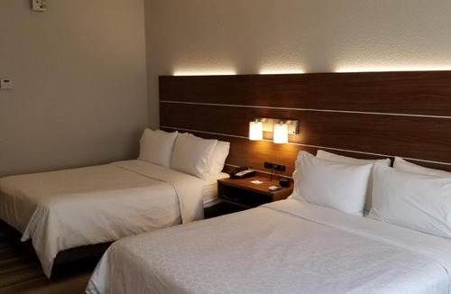 Hurricane Hotel | Holiday Inn Express Winfield - Teays Valley by IHG