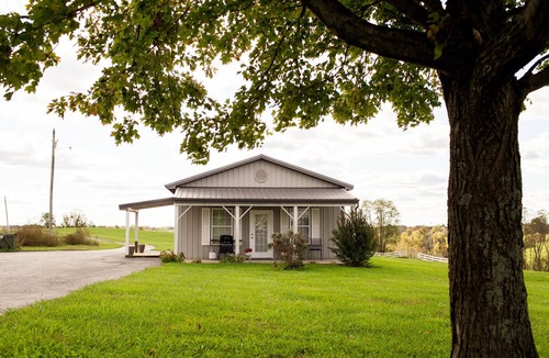 Williamstown Cottage | Holland Country Cottage is located in the Golden Triangle!