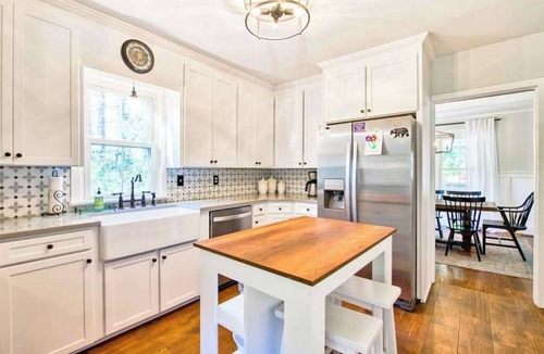 Montreat House | Home in the heart of Montreat with arcade, firepit & washer/dryer - dog-friendly