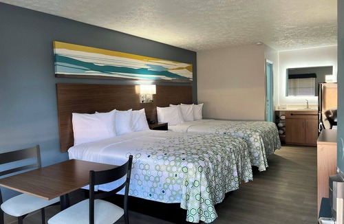 Georgetown Hotel | HomeTowne Studios by Red Roof Georgetown, KY