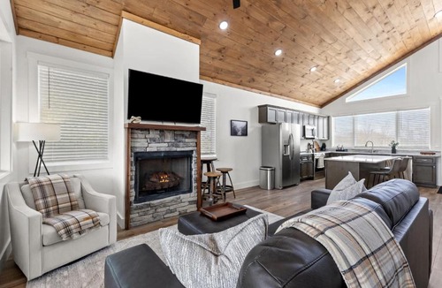 Rogers House | Honeydew Cabin - Romantic Sauna Views Hot Tub