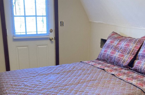 Farmers House | Honeymoon and relax near Cave Run Lake at the Musky Hideaway!!!