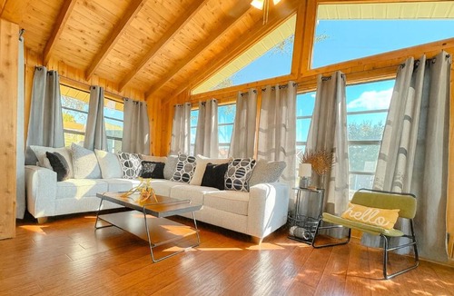 Vacation Village House | Hook's Cabin- Lake & Pool near Disney A-frame
