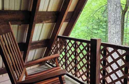 Wellington Cabin | Hootinany Cabin near Cave Run Lake cabin w/Hot Tub
