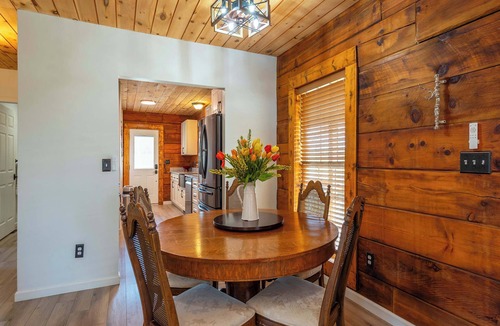 Hendersonville Cabin | Hoots Hideaway | Porch Fire Pit Prime Location