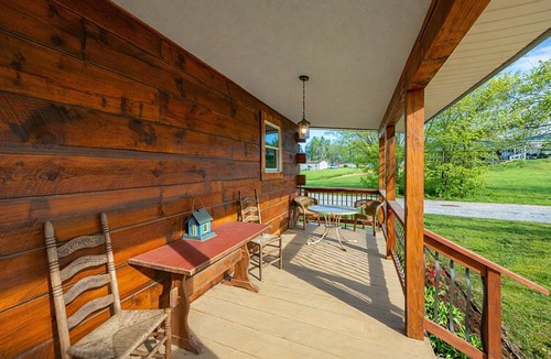 Hendersonville Cabin | Hoots Hideaway | Porch Fire Pit Prime Location
