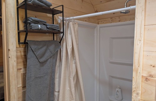 Spurlockville Cabin | Horse Creek Cabins - Creekside Cabin near Ivy Branch